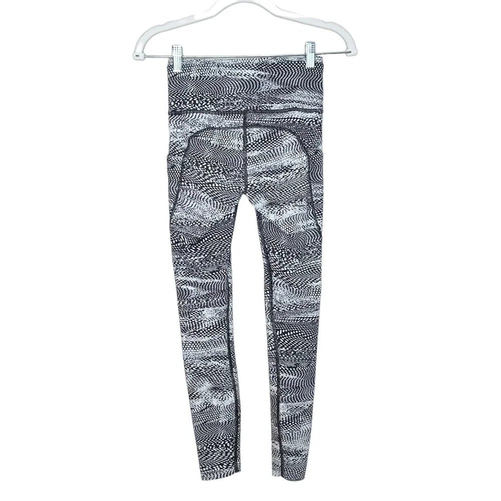 Lululemon In Movement Crop Everlux 19
